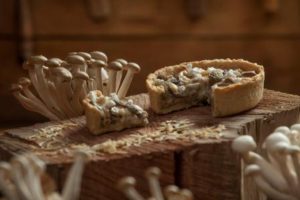 חוגגים טבעונות יום הטבעונות העולמי עם "משומשו" מגישה מתכון חגיגי עם גבינות טבעוניות: קיש פטריות טבעוני