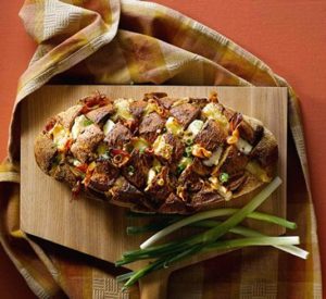 חברת ישרקו מקבוצת טיב טעם חולקת מתכון לחג השבועות עשיר בטעמים וקל להכנה – לחם ממולא פרושוטו ופסטו.