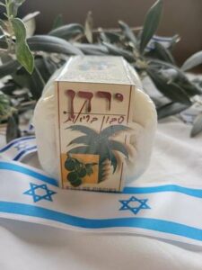 יום עצמאות שמח!  "חווה חקלאית ירדן" מציעה להתבשם וליהנות בחג מסבון טבעי ישראלי, כחול לבן – סבון אמיתי עם שורשים עתיקים